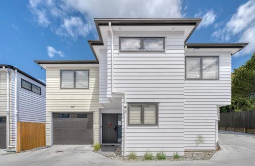 Papatoetoe Apartment | Daylight Dwell & Delight near Auckland Airport