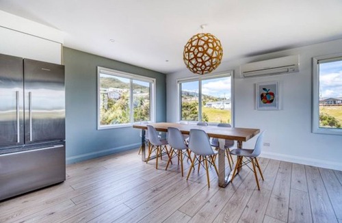 Merita House | Deluxe Break Away