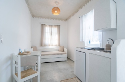 Mikri Vigla Apartment | Deluxe Triple Apartment on the 1st Floor