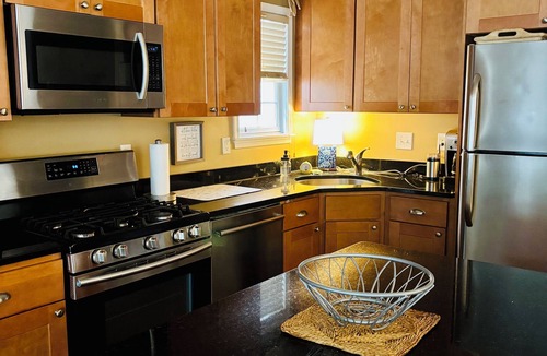 North End Condo | Discounts in Sept/Oct! Super beach condo -Pets- short walk to beach & boardwalk