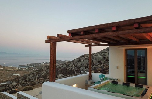 Plintri Apartment | Divine Mykonos Melpomene Suite, 2 BDR, Plunge Pool, Wonderful Sea Views
