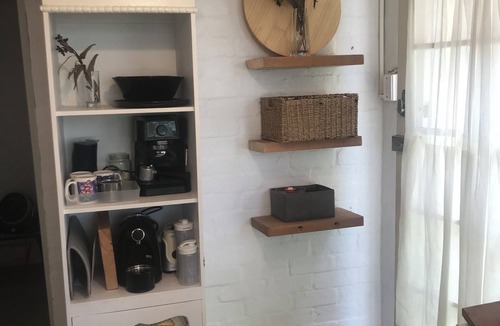 Dee Why Apartment | Eclectic room, private space, quiet nature spot near famous surf beaches & City