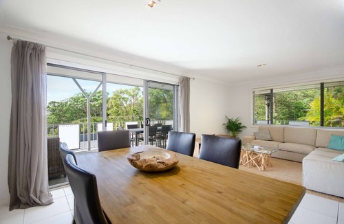 Macmasters Beach House | "Endless Summer" - Close to Beach & Pet-Friendly