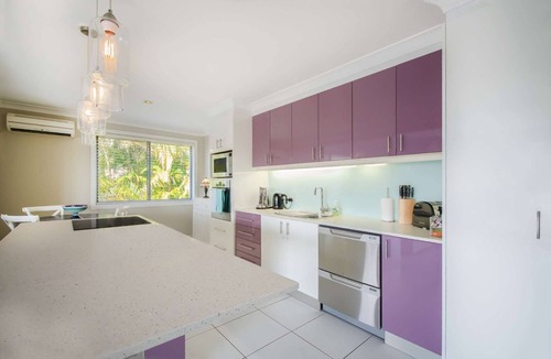 Macmasters Beach House | "Endless Summer" - Close to Beach & Pet-Friendly