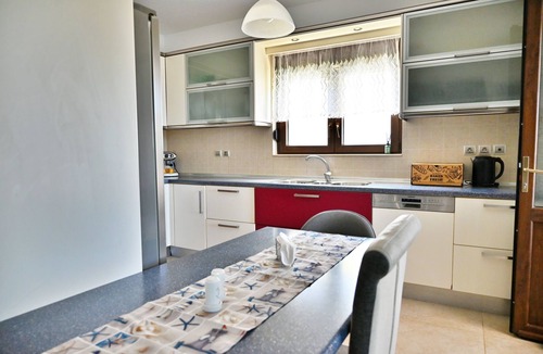 Petaloudes Apartment | ✨ Erato Superior Suite: Your Modern Oasis 🏛️