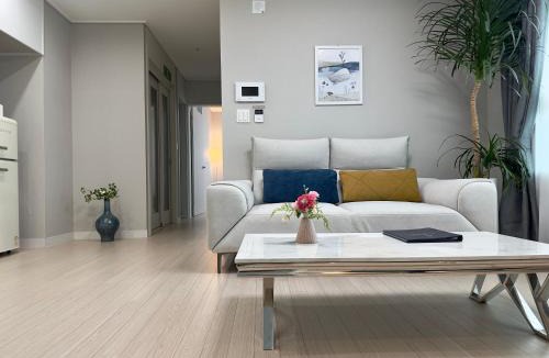 Bongmyeong-dong Apartment | Eunhasu D&M Residence