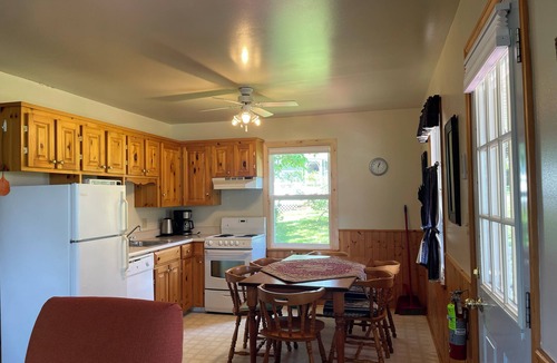 Stanhope Cottage | Executive Two-Bedroom Cottage (Cottage 14)