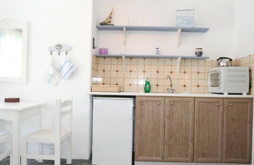 Santa Maria Apartment | Exklusives Garten-Appartment in Paros by Interhome