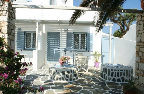 Santa Maria Apartment | Exklusives Garten-Appartment in Paros by Interhome