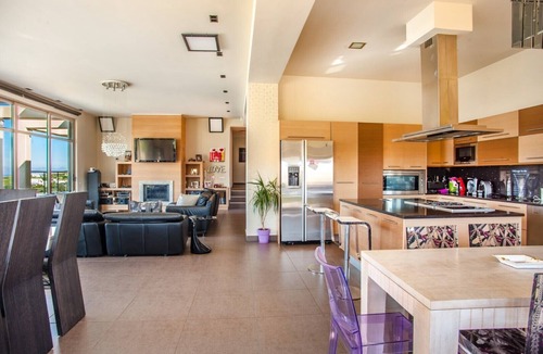 Kato Stalos Villa | Family friendly ★Jacuzzi★850mt to the beach & Tavernas★Private Heated pool