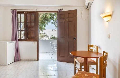 Amoopi Apartment | 'Family Room with Separate Bedrooms' with Sea View and Shared Pool