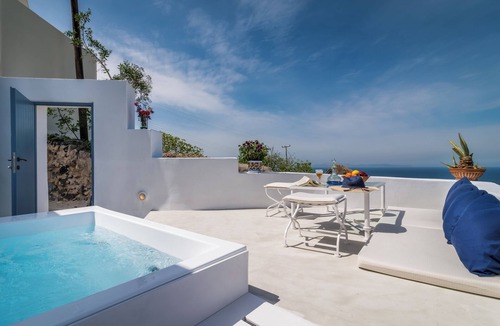 Finikia House | Fava Eco Suites - Executive Suite with Outdoor Private Jetted Tub