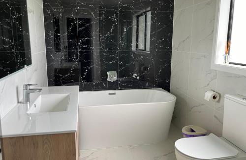 Flat Bush Bed & Breakfast | Flat Bush Private Ensuite - 3 Nights Special