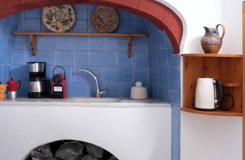 Imerovigli House | Folia Bianca-Coco & Belle