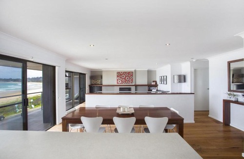 Mollymook Beach House | Free night! Pay for 2 stay for 3