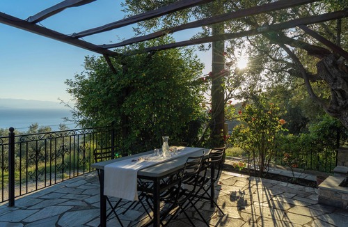 Kala Nera House | Fully detached holiday home with garden and fantastic sea view.