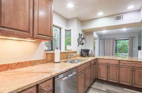 Sea Pines House | Fully Updated, End Unit Villa between Beach Club & Harbour Town w/Community Pool & Tennis Courts