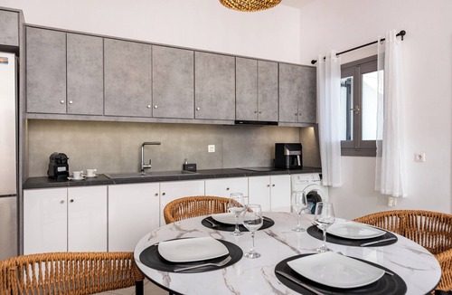 Monolithos House | Gabriel House On The Beach. Full renovated April 2024 Very Peaceful Area