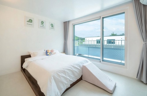 Gapyeong House | Gapyeong Dangdangi Pet Poolvilla Blue