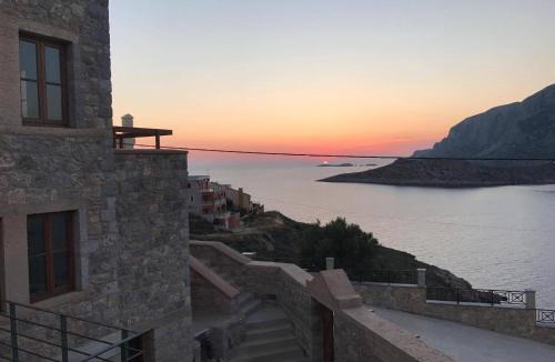 Kamari House | Grande Grotta House
