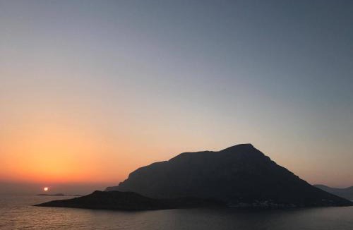 Kamari House | Grande Grotta House