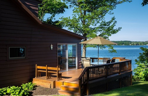 Town of Owasco Cottage | Great Fall Rental on Finger Lakes Wine Trail: Owasco East Side Lakefront