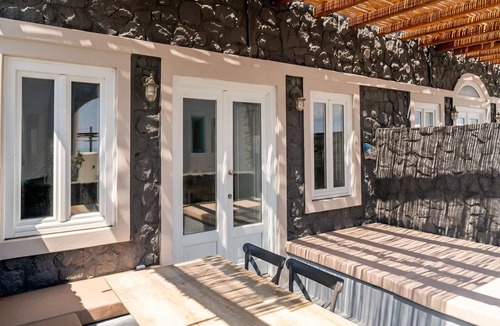 Imerovigli Villa | Great Santorini Villa | Villa Coral | Air Conditioning | 1 Bedroom