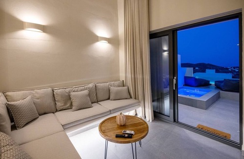 Tinos Town Apartment | Grey Pearl suite in Tinos