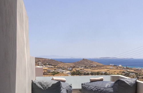 Tinos Town Apartment | Grey Pearl suite in Tinos
