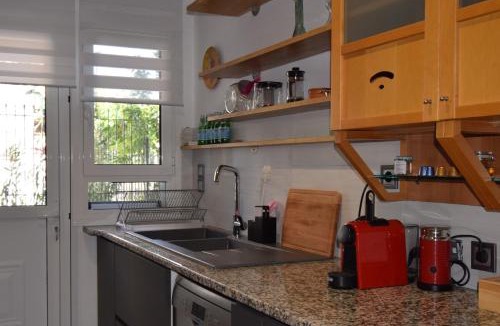 Gerakas Apartment | h2h Dafni #Family home near Athens, airport, ports with garden