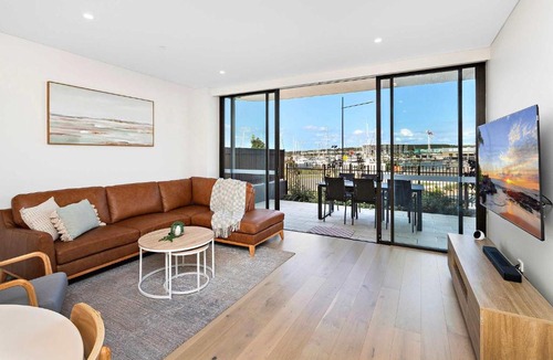 Shell Cove Apartment | Harbourside Delight - Waterfront Oasis