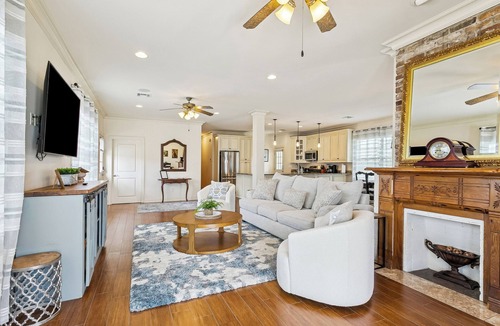 Arabi House | Historic Home Only 4 miles to French Quarter - Super Cozy & Convenient!