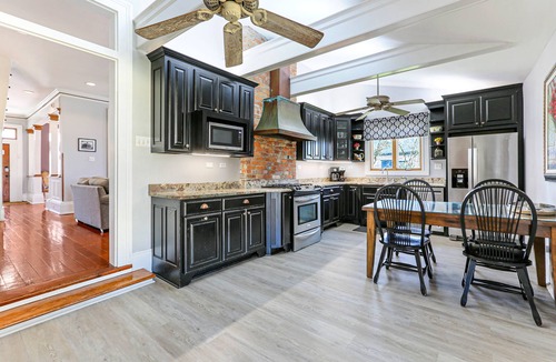 Arabi House | Historic New Orleans Gem - 4 Miles from French Quarter -Sleeps 10