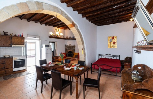 South Rhodes House | Holiday Home '1900's Traditional House in Asklipio' with Private Terrace, Wi-Fi and Air Conditioning