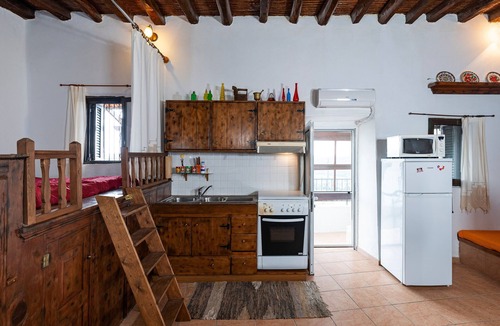 South Rhodes House | Holiday Home '1900's Traditional House in Asklipio' with Private Terrace, Wi-Fi and Air Conditioning