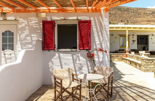 Agios Ioannis House | Holiday Home 'Anemologio 201 Tinos' with Sea View, Wi-Fi and Air Conditioning