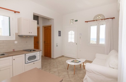 Agios Ioannis House | Holiday Home 'Anemologio 102 Tinos' with Sea View, Wi-Fi and Air Conditioning