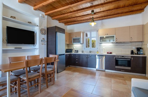 Chrissi Akti House | Holiday Home 'Blue Xenia' with Sea View, Wi-Fi and Air Conditioning