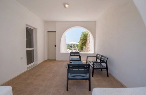 Chrissi Akti House | Holiday Home 'Blue Xenia' with Sea View, Wi-Fi and Air Conditioning
