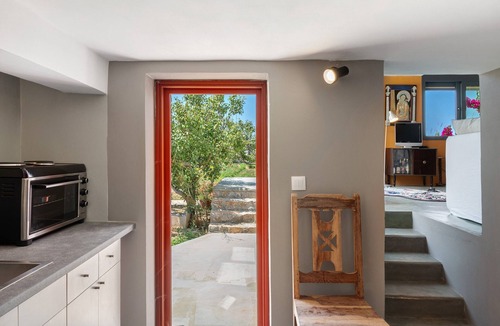 Aegiali House | Holiday Home 'Livadi House Amorgos' with Sea View, Wi-Fi and Air Conditioning