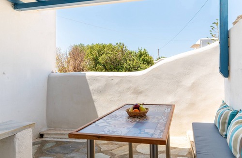 Tinos House | Holiday Home 'Porto Galinini' with Sea View, Wi-Fi and Air Conditioning