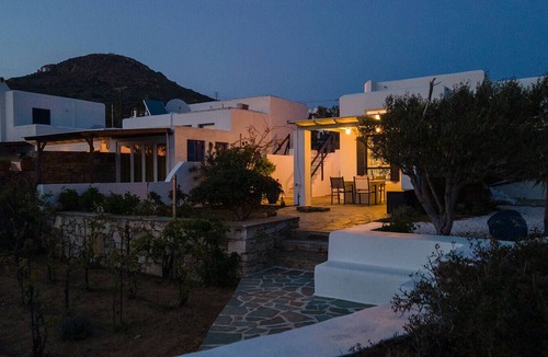 Stelida House | Holiday Home 'Sunset House Stelida Naxos' with Sea View, Wi-Fi and Air Conditioning