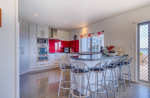Pukenui House | Hook'em Heights