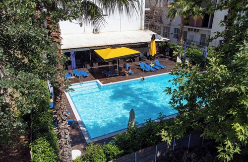 Loutra Ypatis Condo | Hotel Ena - Bright Mountain View Suite with Pool