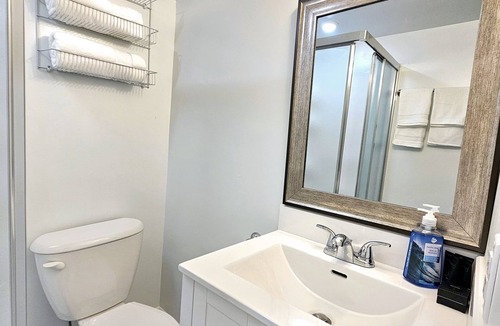 Summerside Cabin | House bed and breakfast type. Can be family or single travelers