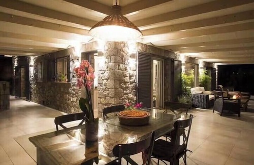 Chalcis House | House Sleeps 6 with Private Pool