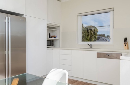 Dee Why House | Idyllic 4-Bed Home With Alfresco Area Near Beach