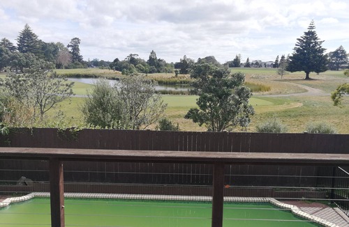 Papatoetoe House | Independent house with amazing view of golf course.nn