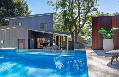 Macmasters Beach House | Infinity Pool · Walk to Beach · Sleeps 10