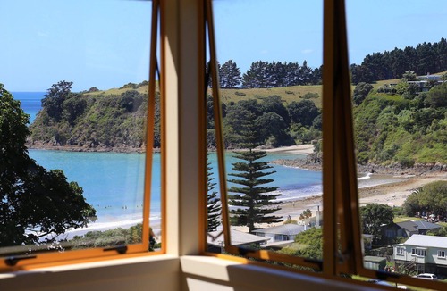 Palm Beach House | Island View - Walk to Palm Beach